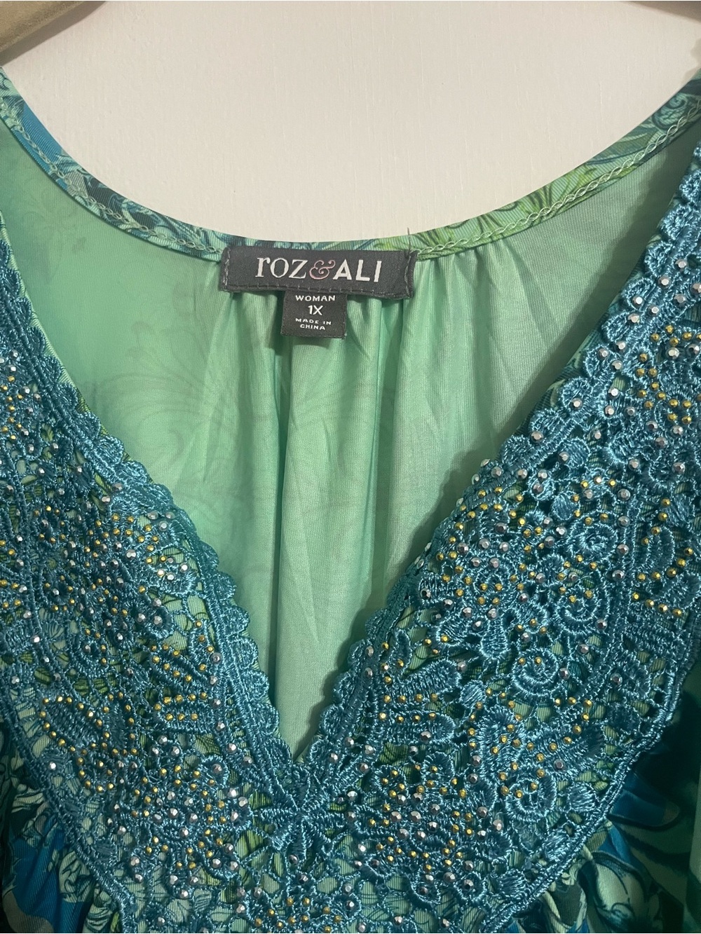 Roz & Ali Teal and Green Embellished V-Neck Flutter Sleeve Top - Picture 2 of 2
